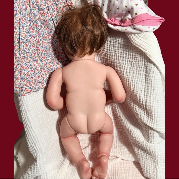 Reborn Realistic Baby Doll Girl- Anatomically Correct w/ Accessories (NEW) - Picture 8 of 9